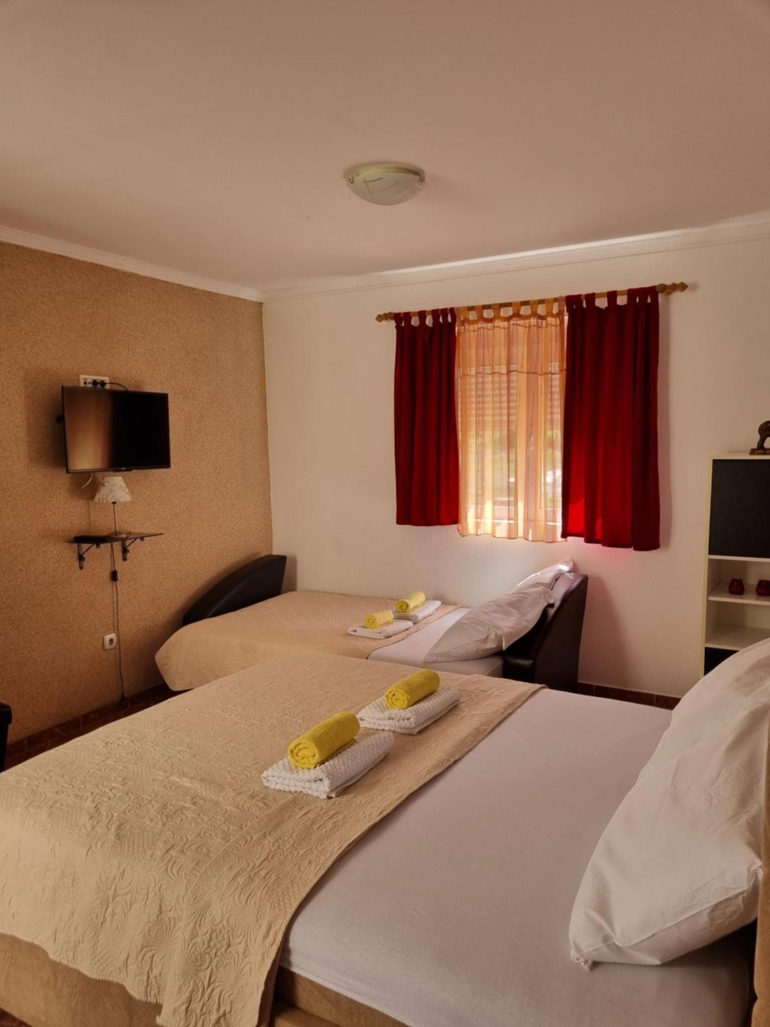 Apartmani Mihailovic Budva Exteriör bild